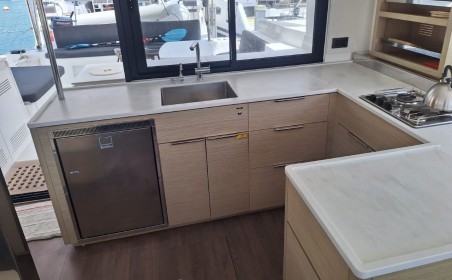 Lagoon-Bénéteau Lagoon 46 - 4 + 2 cab. BOATYLICIOUS