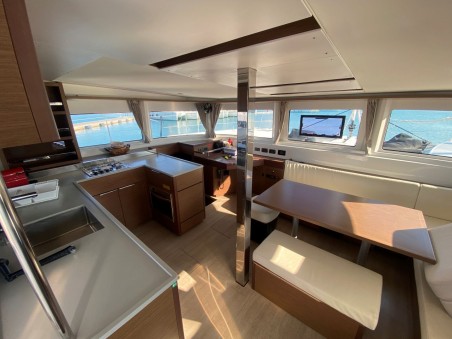 Lagoon-Bénéteau Lagoon 46 - 4 + 2 cab. HELM