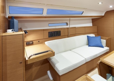 Jeanneau Sun Odyssey 389 PLOVER