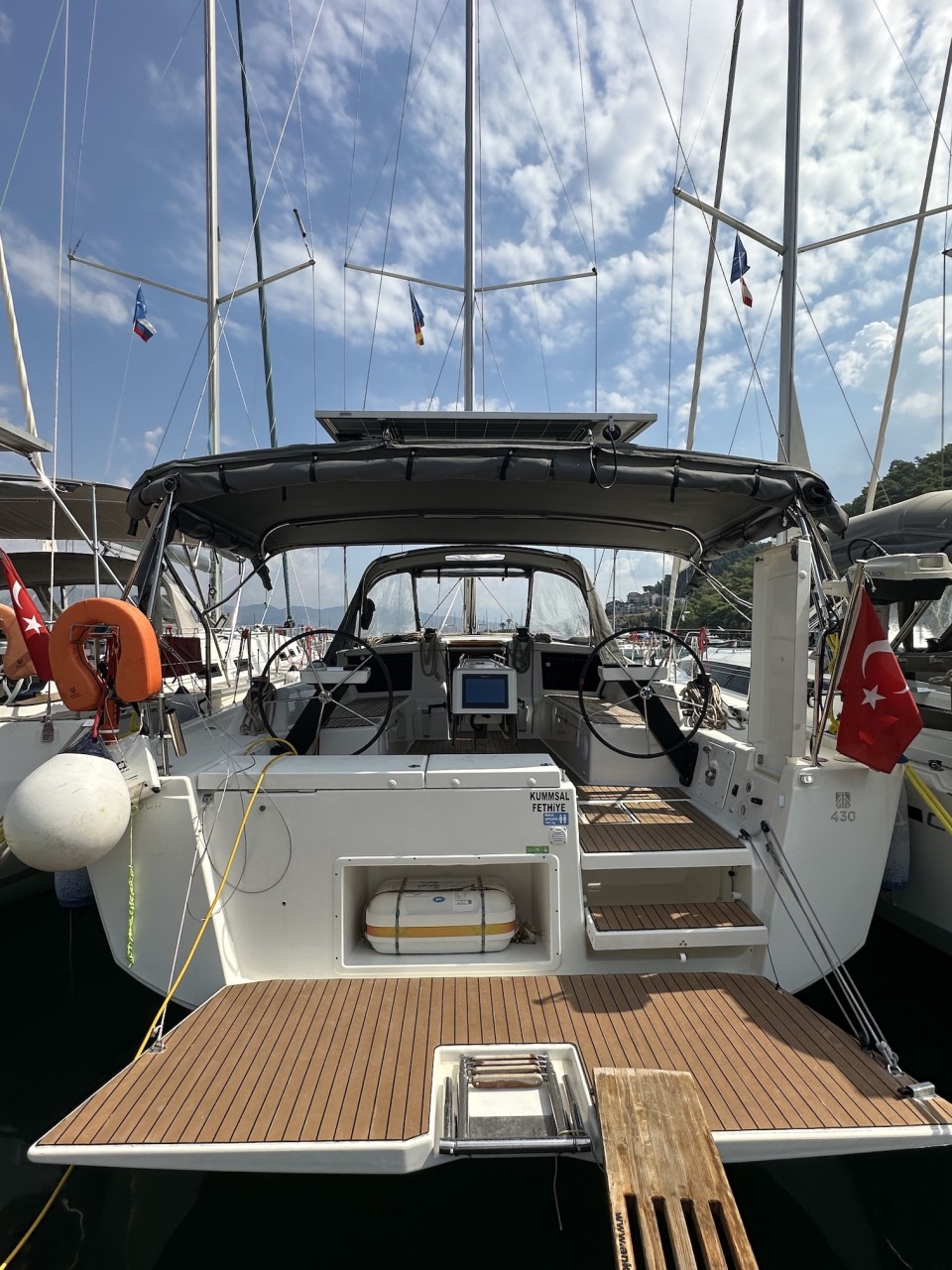 Dufour Yachts Dufour 430 GL Kummsal