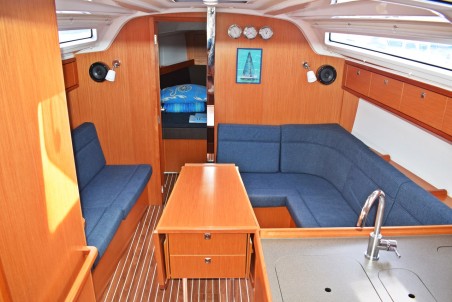 Bavaria Yachtbau Bavaria Cruiser 37 - 3 cab. Zaklopatica