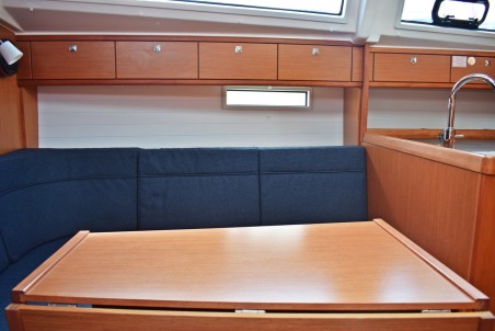 Bavaria Yachtbau Bavaria Cruiser 37 - 3 cab. Zaklopatica