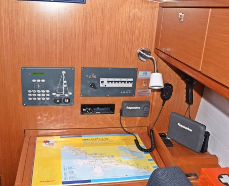 Bavaria Yachtbau Bavaria Cruiser 37 - 3 cab. Zaklopatica
