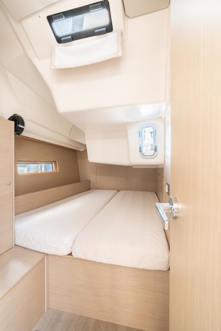 Oceanis 40.1 | Yacht Charter Greece | Travelboat