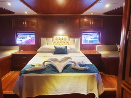 Custom Made Queen D. Queen D.