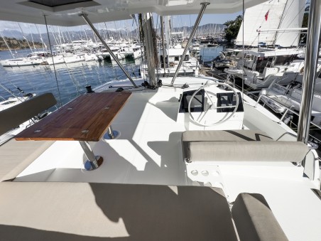 Catana Group Bali 4.8 - 5 + 1 cab Pagora