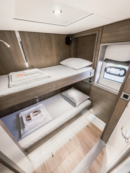 Catana Group Bali 4.8 - 5 + 1 cab Pagora