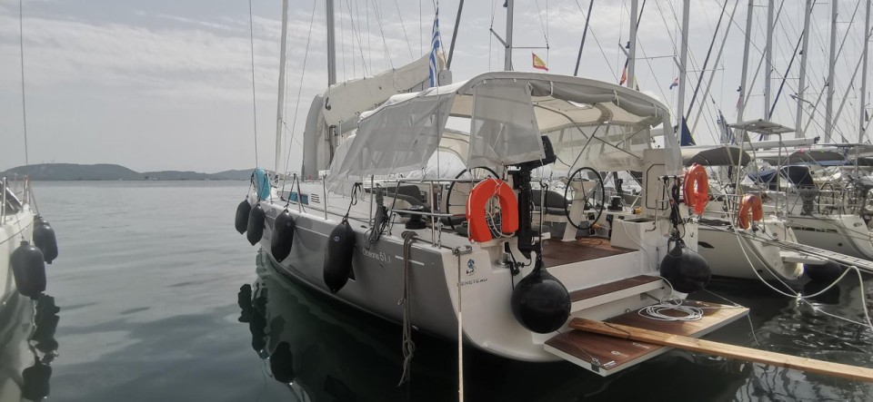 Bénéteau Oceanis 51.1 Living in sea