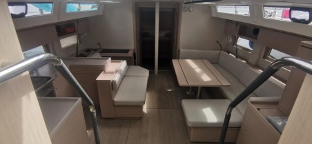 Bénéteau Oceanis 51.1 Living in sea