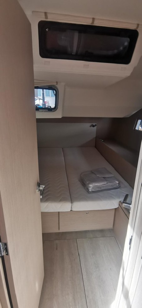 Bénéteau Oceanis 51.1 Living in sea