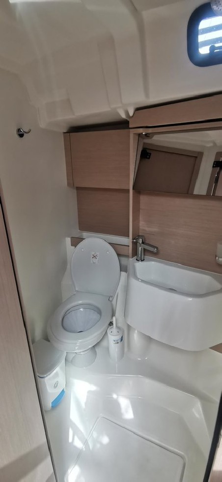 Bénéteau Oceanis 51.1 Living in sea