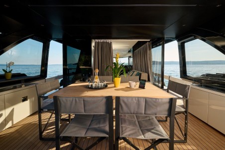 Explorer Yacht Explorer Fly 62 Blue Moon