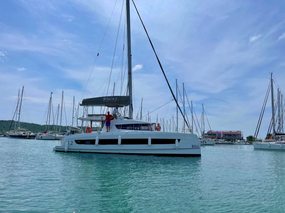 Catana Group Bali 4.2 - 4 + 1 cab. Sail and Adventure