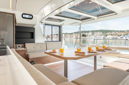 Catana Group Bali 4.2 - 4 + 1 cab. Gaming King