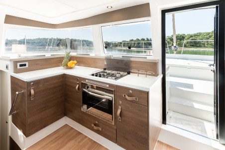 Catana Group Bali 4.2 - 4 + 1 cab. Gaming King