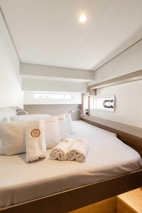 Catana Group Bali 4.2 - 4 + 1 cab. Gaming King