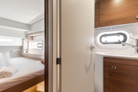 Catana Group Bali 4.2 - 4 + 1 cab. Gaming King