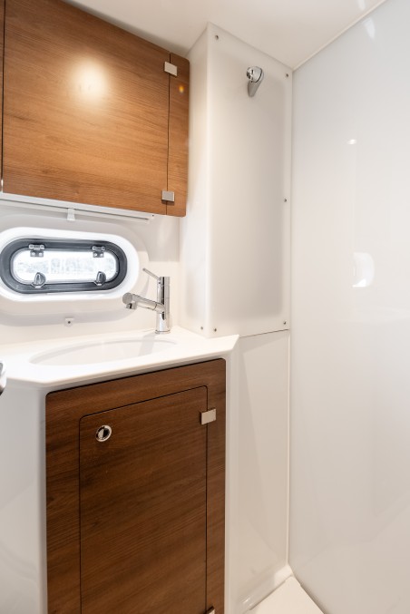 Catana Group Bali 4.2 - 4 + 1 cab. Gaming King