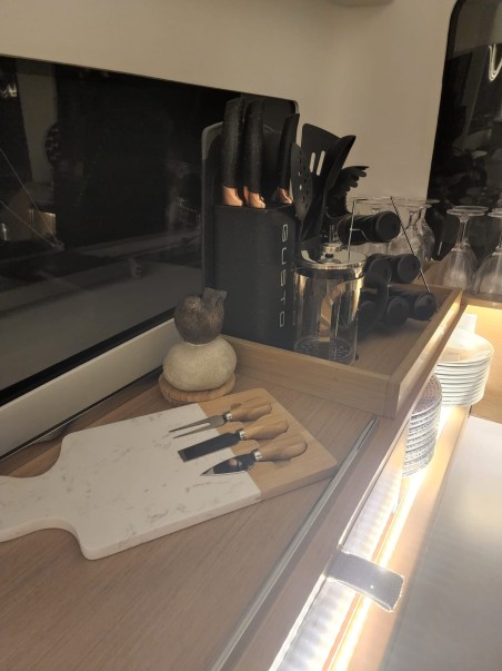 Excess Excess 11 - 4 + 1 + 1 cab. Lizzy