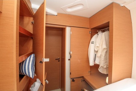 Excess Excess 11 - 4 + 1 + 1 cab. Lizzy