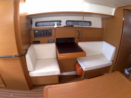 Jeanneau Sun Odyssey 409 Traveller
