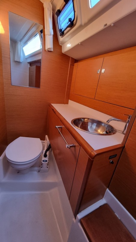 Jeanneau Sun Odyssey 449 Blue Moon