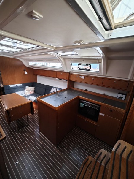 Bavaria Yachtbau Bavaria Cruiser 37 - 3 cab. Almira