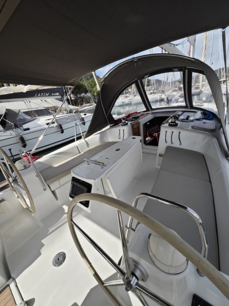 Bénéteau Oceanis 40 Violet