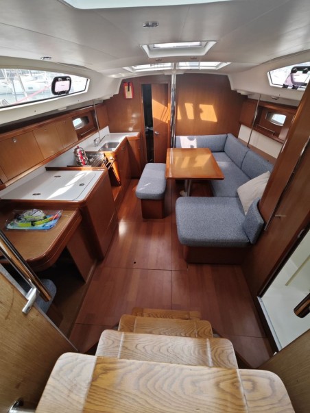 Bénéteau Oceanis 40 Violet