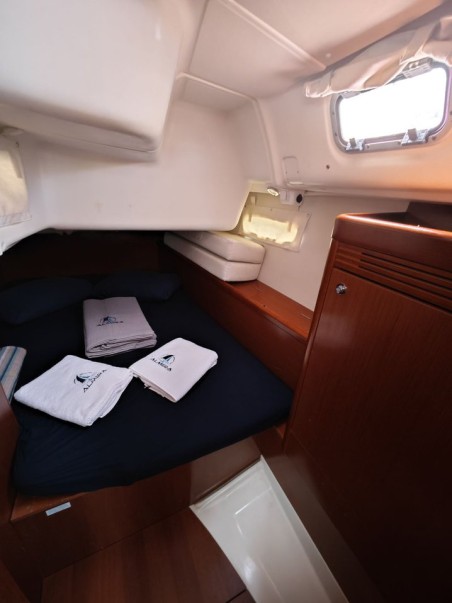 Bénéteau Oceanis 40 Violet