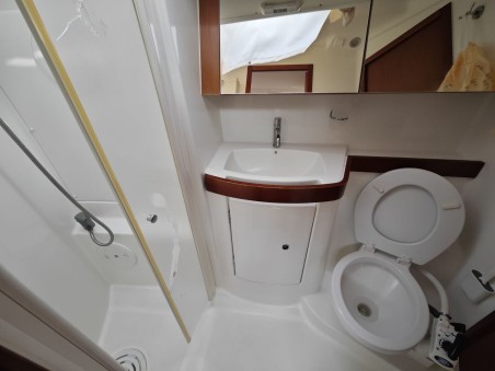 Bénéteau Oceanis 40 Violet