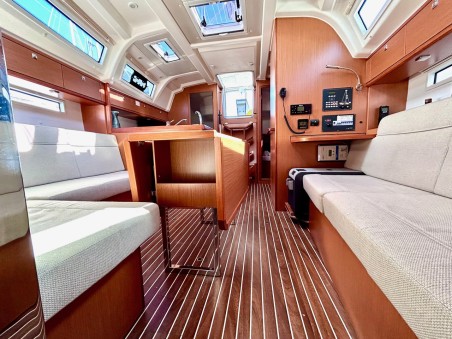 Bavaria Yachtbau Bavaria Cruiser 37 - 3 cab. Enjoy the Silence