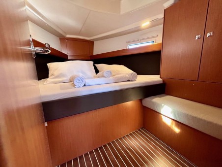 Bavaria Yachtbau Bavaria Cruiser 37 - 3 cab. Enjoy the Silence