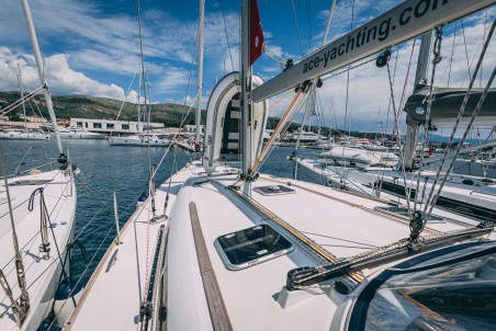 Jeanneau Sun Odyssey 49i Ana B.