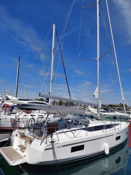 Bavaria Yachtbau Bavaria C42 DNA
