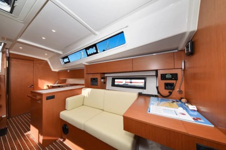 Bavaria Yachtbau Bavaria C42 DNA