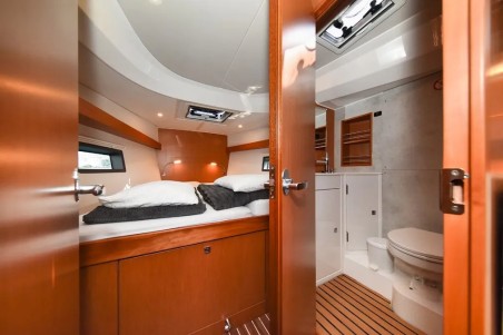 Bavaria Yachtbau Bavaria C42 DNA