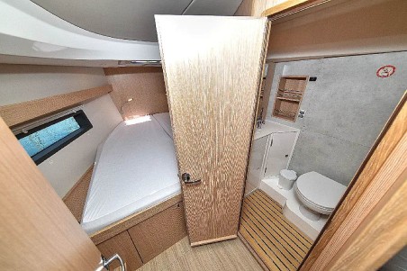 Bavaria Yachtbau Bavaria C42 Mauvic