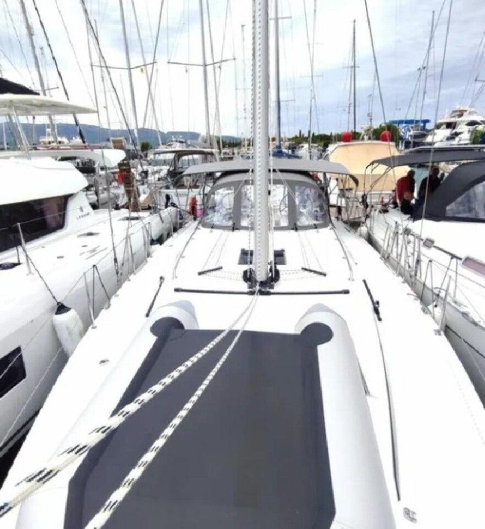 Bavaria C42 | Yacht Charter Greece | Travelboat