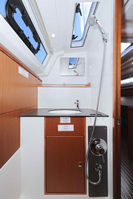 Bavaria Yachtbau Bavaria Cruiser 37 - 3 cab. Lupe