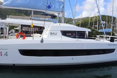 Catana Group Bali 4.4 - 4 + 1 cab. Seas Another Day