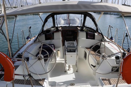 Jeanneau Sun Odyssey 379 Oyster Shell