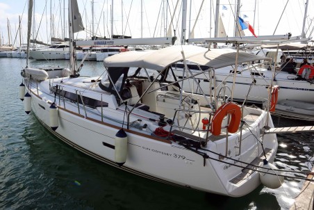Jeanneau Sun Odyssey 379 Oyster Shell