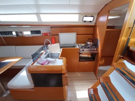 Jeanneau Sun Odyssey 439 Blue Swan