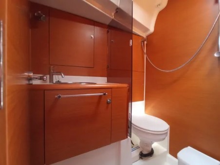 Jeanneau Sun Odyssey 439 Blue Swan