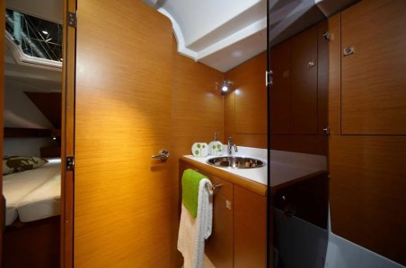 Jeanneau Sun Odyssey 449 Genesis