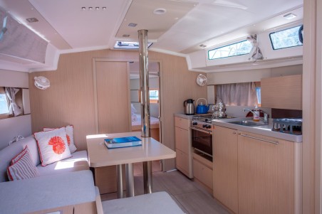 Bénéteau Oceanis 38.1 Triton 89