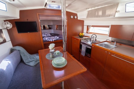 Bénéteau Oceanis 38.1 Hydra