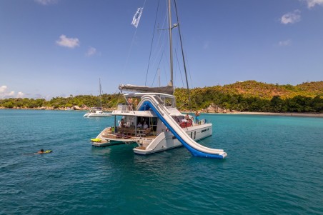 Leopard Catamarans / Robertson & Caine Leopard 58 Between