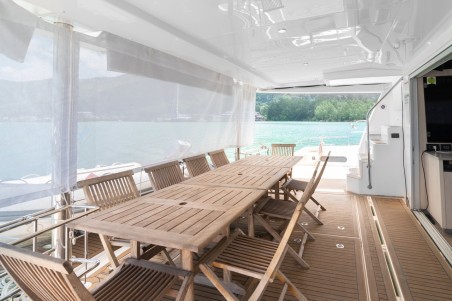 Leopard Catamarans / Robertson & Caine Leopard 58 Between